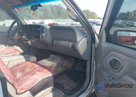 1998 Chevrolet Tahoe z USA, uszkodzony, nr VIN 3GNEK18RXWG106833